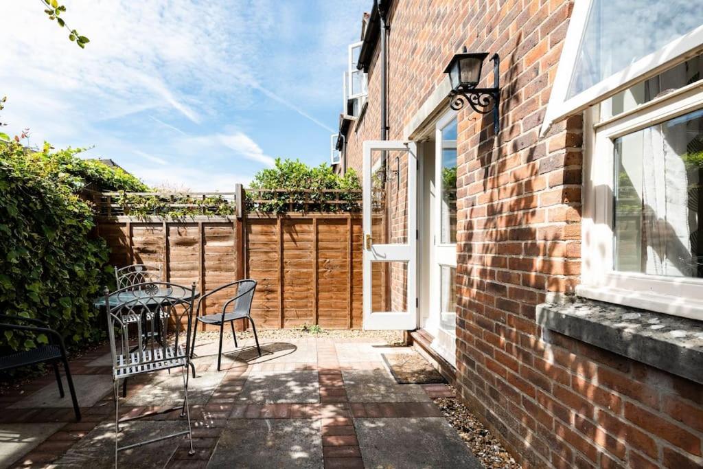 Central Village Cottage, The Corders Moreton-in-Marsh Exterior photo