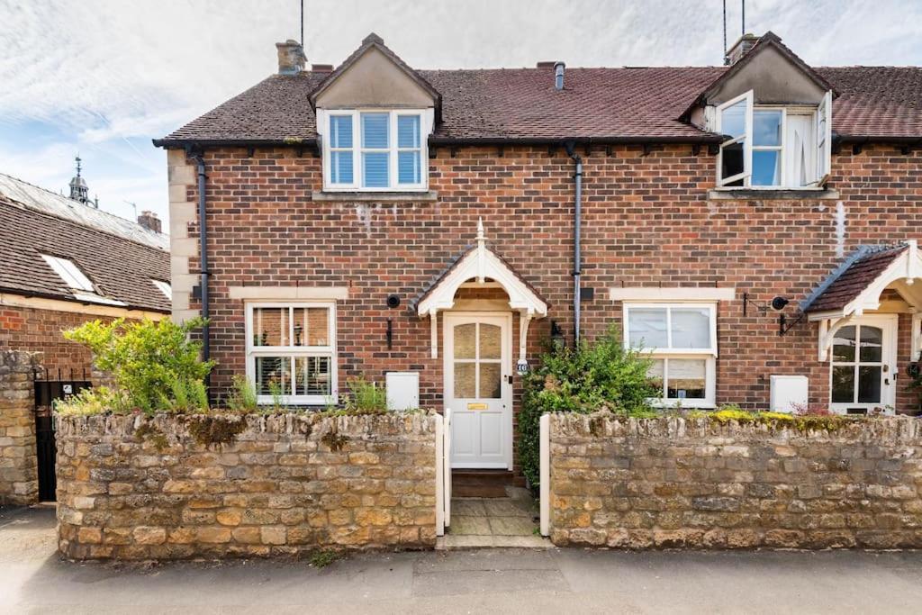 Central Village Cottage, The Corders Moreton-in-Marsh Exterior photo